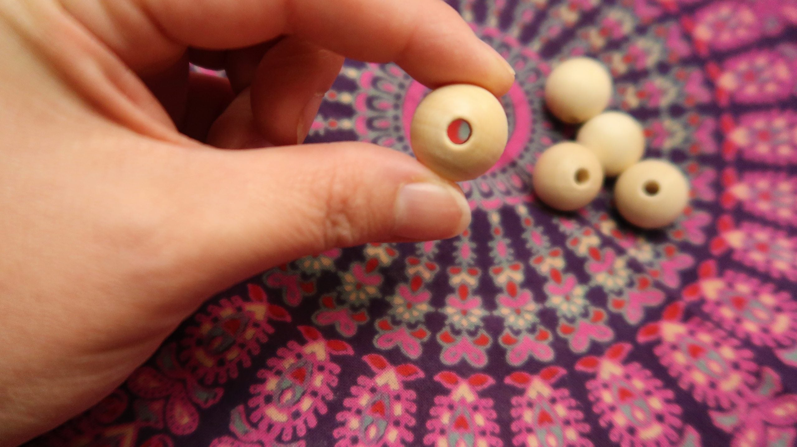 Pack of 6 Medium Round Wooden Beads 3/4" image 2