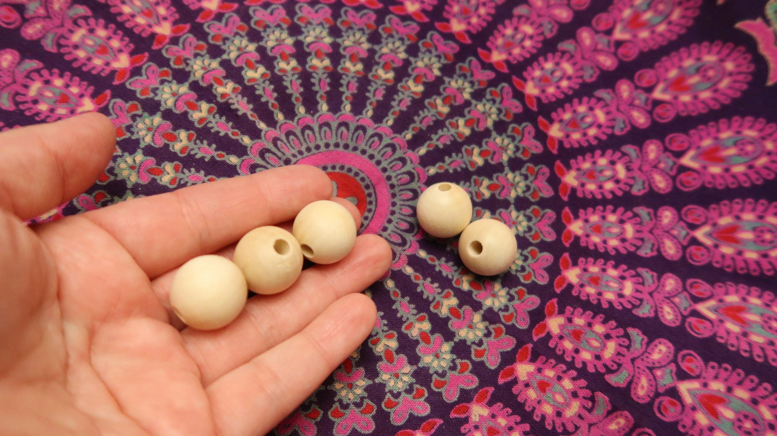 Pack of 6 Medium Round Wooden Beads 3/4" image 3