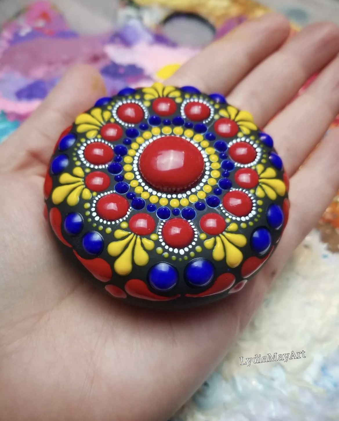 How to paint a mandala stone with puffy dots - Dot painting tutorial 